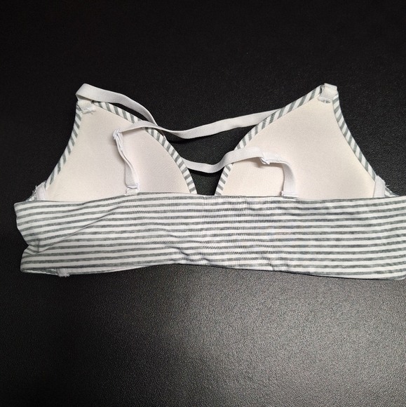 Maidenform Gray Striped Bra with Criss-Cross Straps - Picture 3 of 4